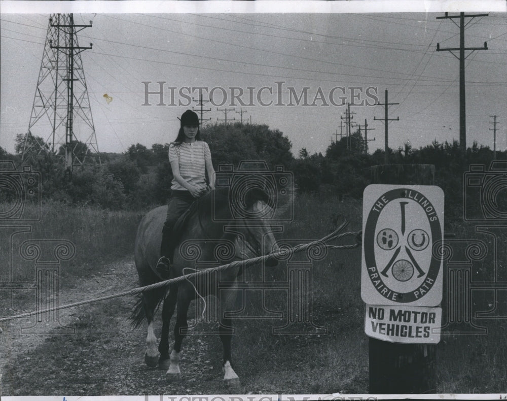 1971 Jean Tully on a horseback on Shindig, Wayne Illinois - Historic Images