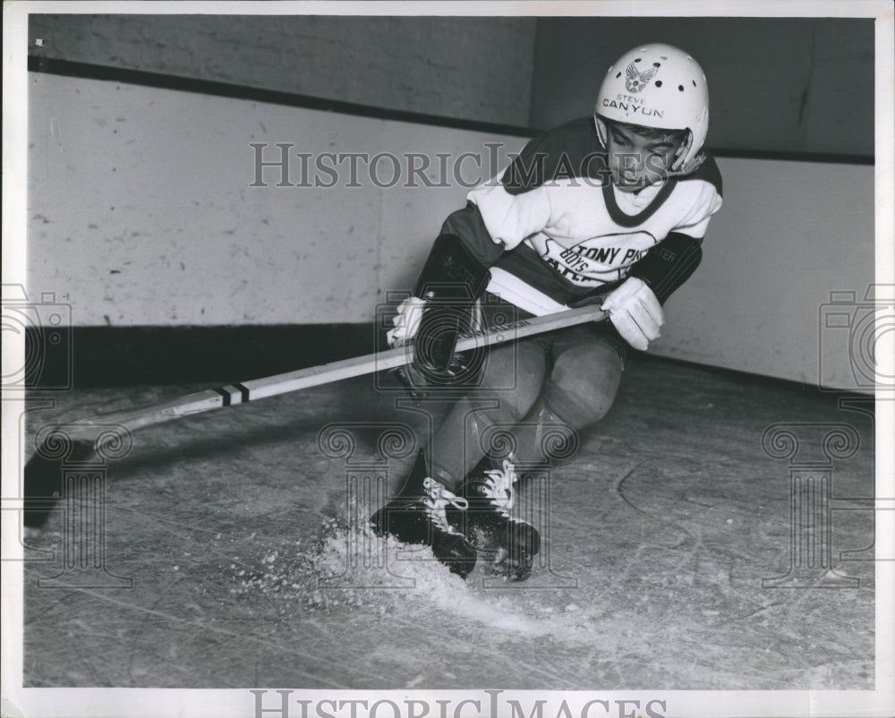 1962 Glenn Menoni Hockey Player.  - Historic Images