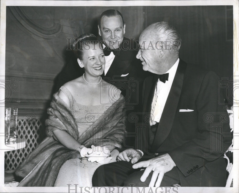 1954 Miss Olga Panson, Robert Williford and Conrad HIlton. - Historic Images