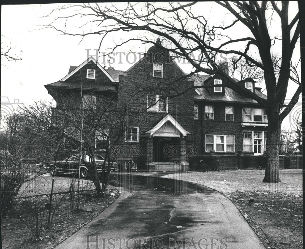 1979 outside view of the house of Ruth Cohen charge for murder - Historic Images