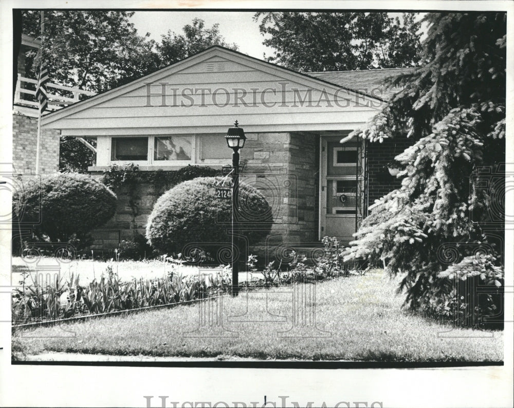 1977 Home of Sidney Cohen at Cummings, Flossmoor where burglary - Historic Images