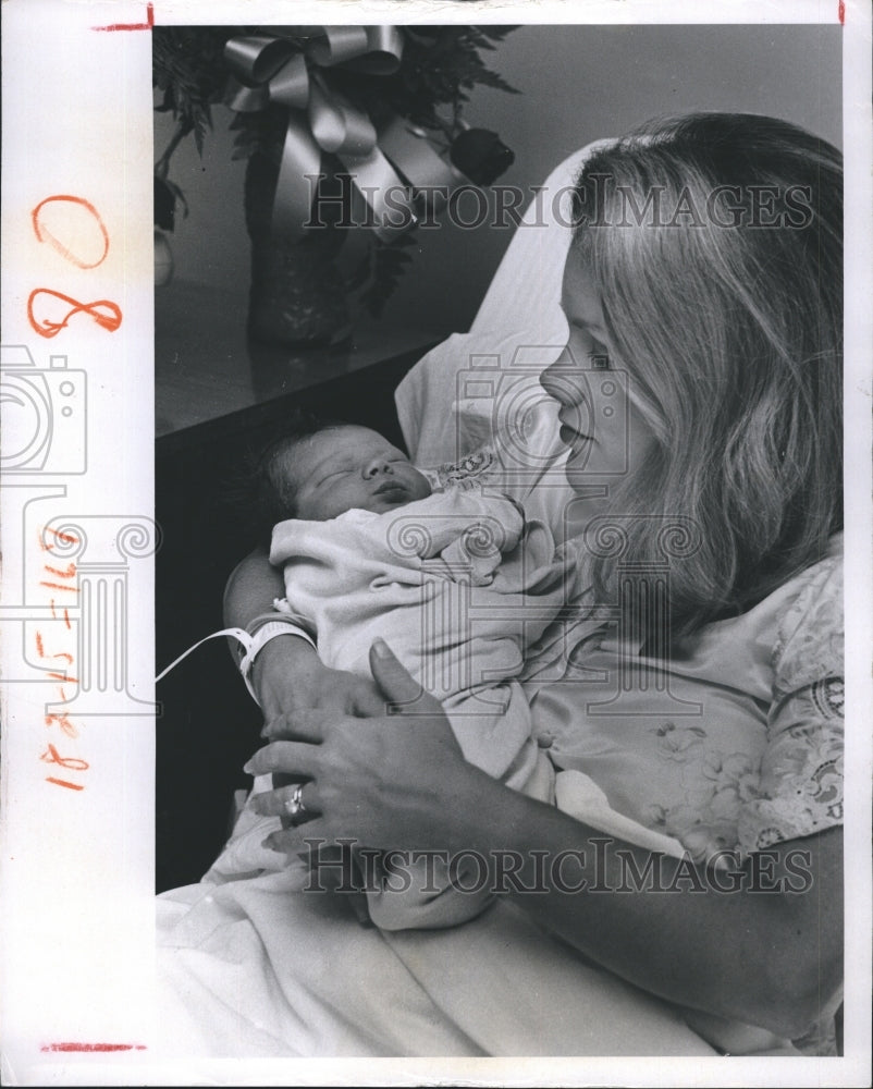 1981 Barbara Callahan, TV Host Of PM Magazine, With New Baby, Daniel - Historic Images