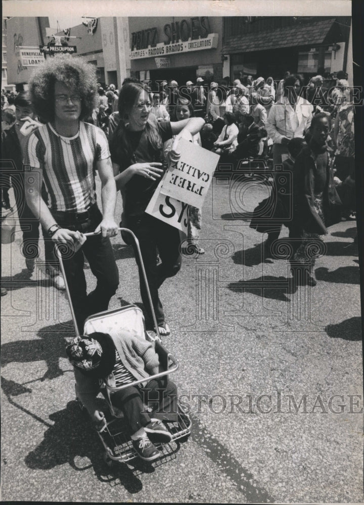 1971 William Calley Demonstration - Historic Images