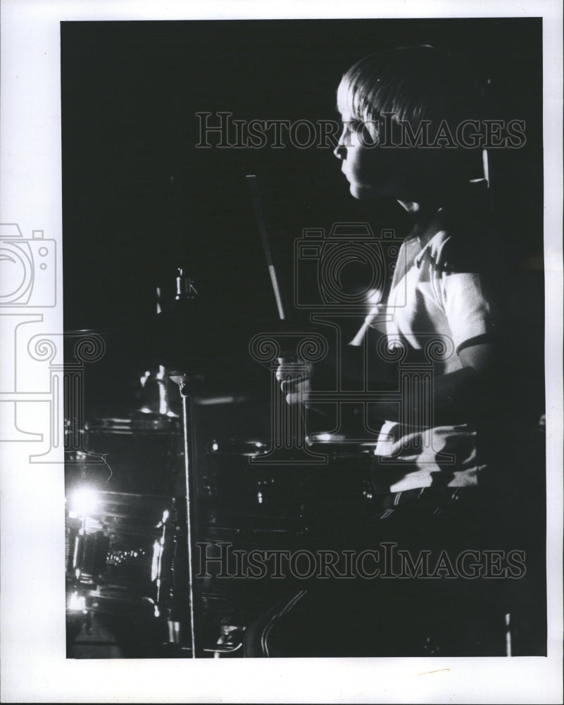 1971 musician Stonewall Jackson Jr. on stage - Historic Images