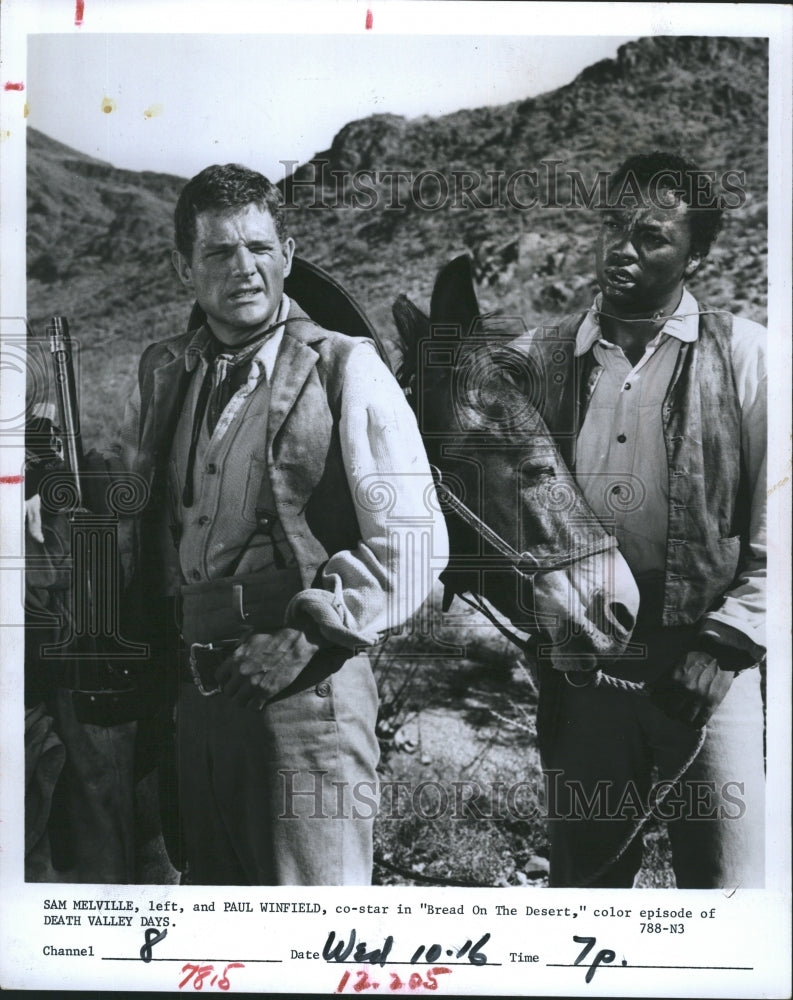 1974 L to R: Actor Sam Melville and Actor Paul Winfield, on set. - Historic Images