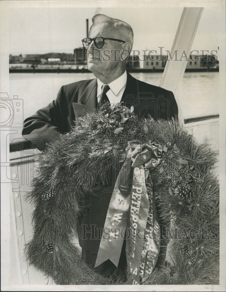 1952 Charles Muller on Silverstar on route to San Juan Hill. - Historic Images