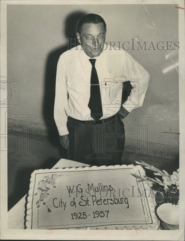 1957 St. Petersburg City Court Clerk William Mullins Birthday Cake - Historic Images