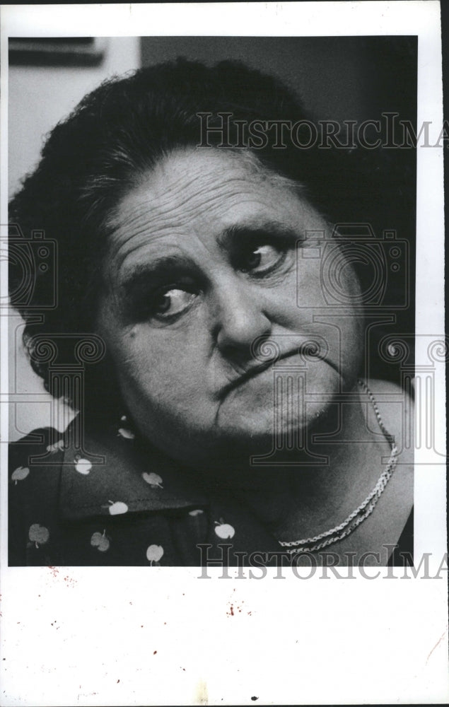 1981 Erna Muller has been looking for sister for 20 years - Historic Images