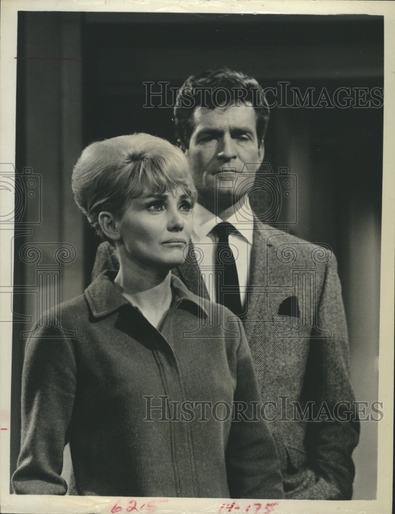 1968 Diane Cilento, Hugh O'Brian in "Dial "M" for Murder" - Historic Images