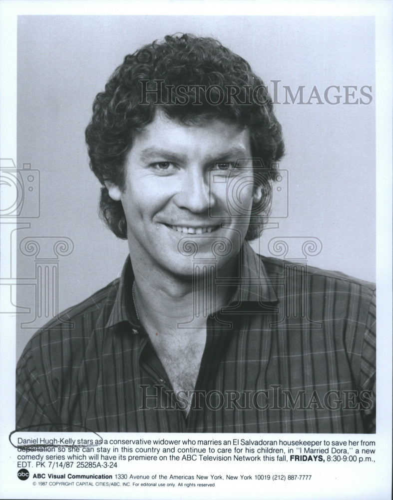 1987 Daniel Hugh-Kelly stars in "I Married Dora" - Historic Images