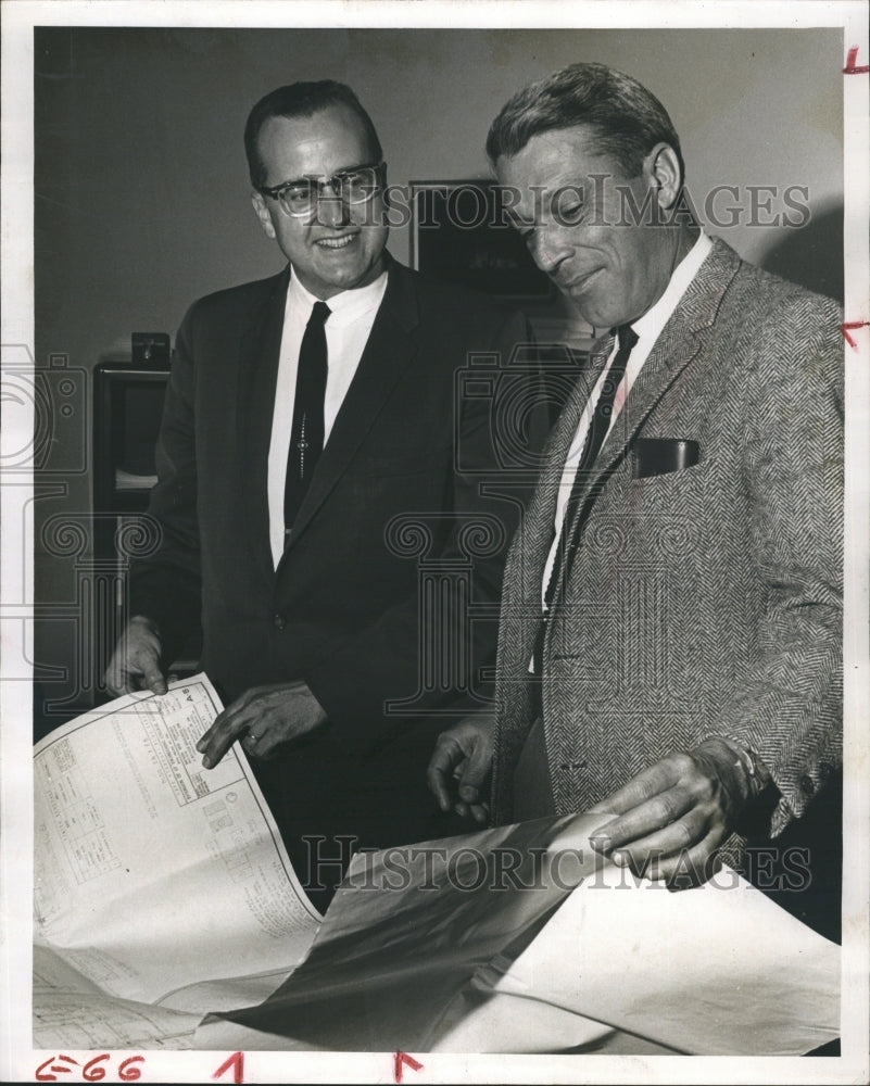 1965 Dr. Martin and Dr. John L Hummer of the University of Florida - Historic Images