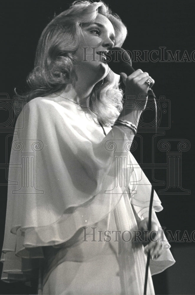 1977 Elizabeth Humbard Sings contemporary gospel music.  - Historic Images