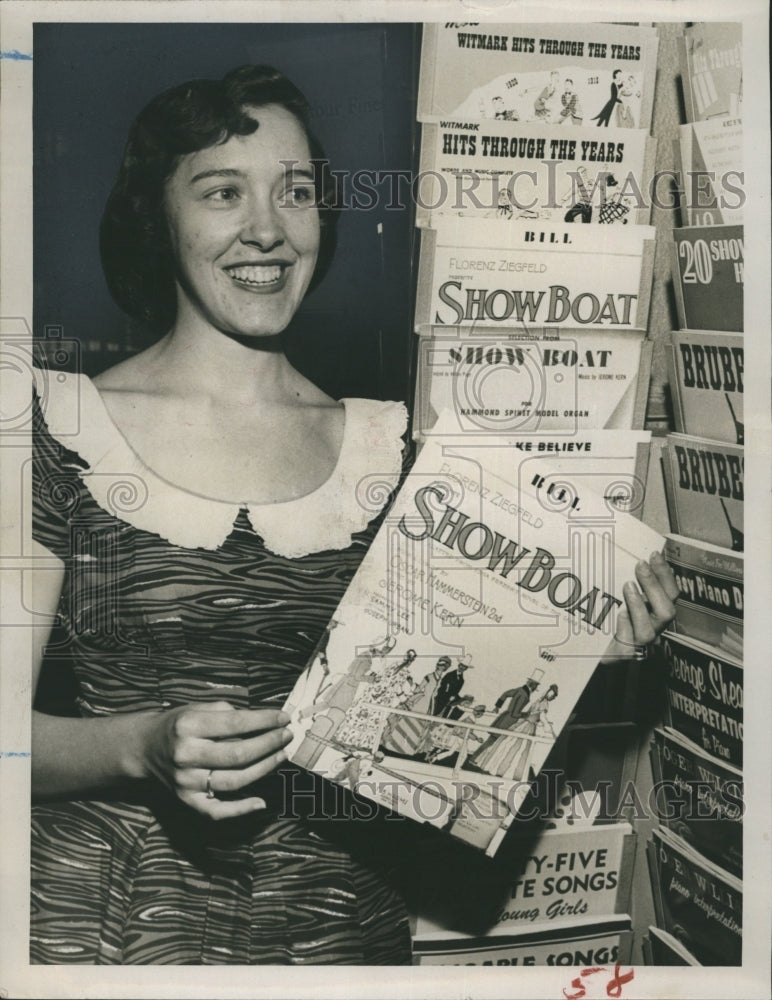 1958 Singer Mary Jane Marriott holding Show Boat publication - Historic Images