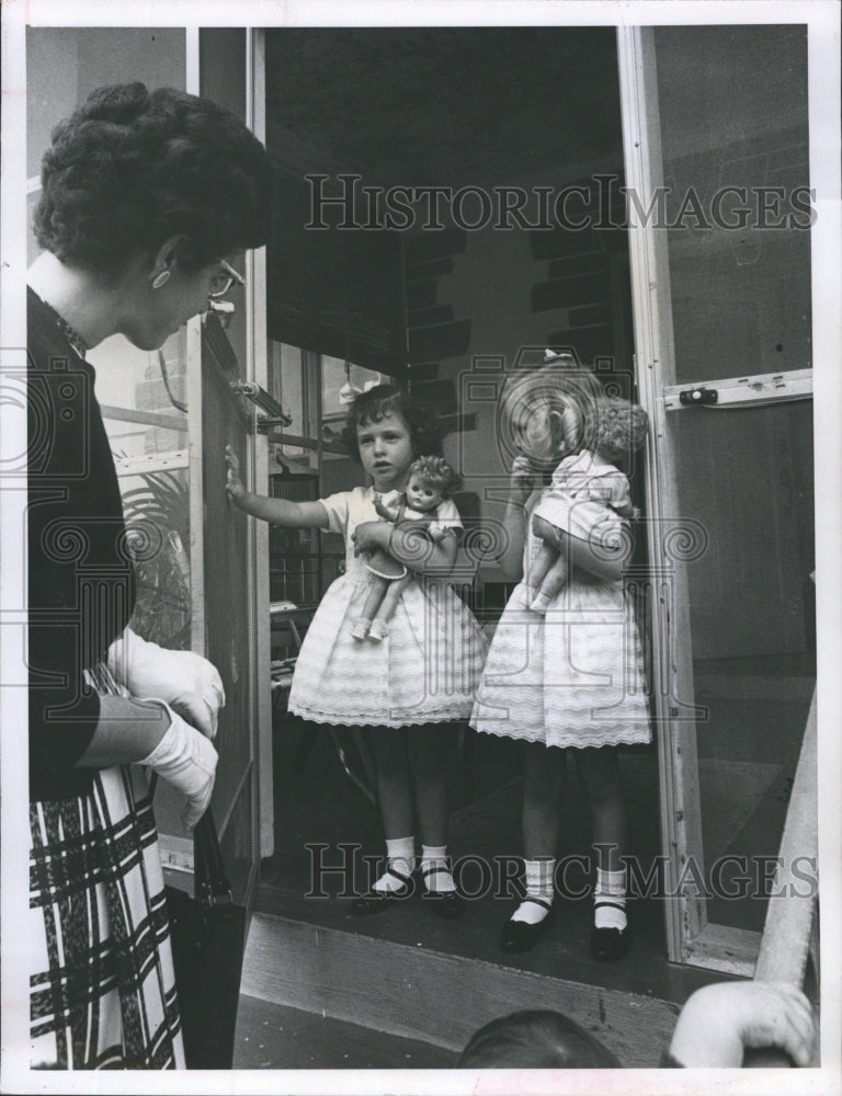 1964 Lois Ann and Sylvia Sue Ford, two orphans looking for a home. - Historic Images