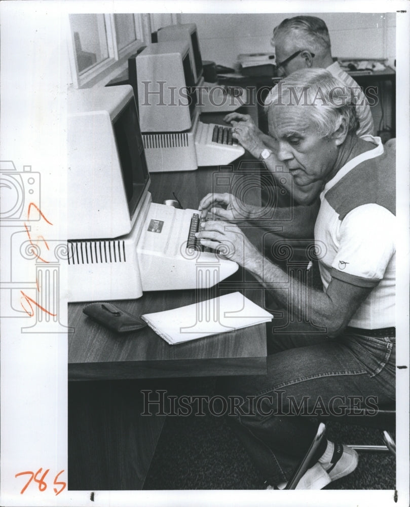 1983 The Science Center attracts 120 adults per week - Historic Images