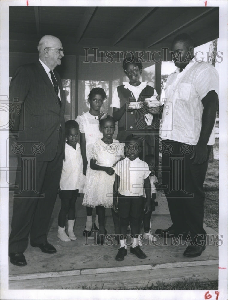 1960 The Quaterman Family being presented their new home by Mayor - Historic Images