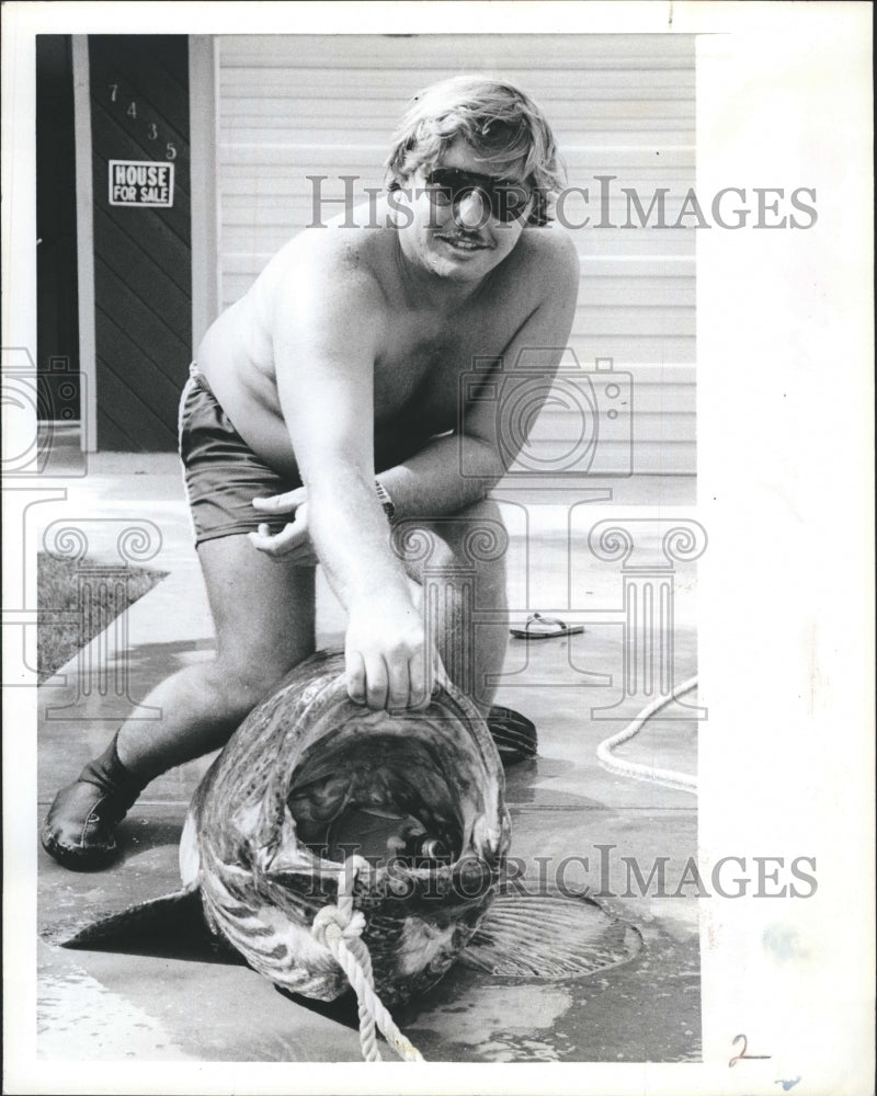 1963 Dennis Seeman shows 5' 7" 275 lb. Jew fish. - Historic Images