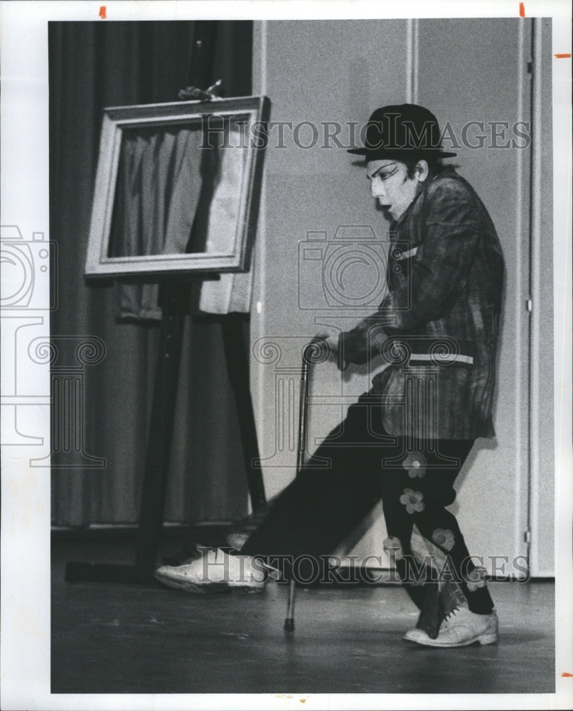 1975 Salvatore Guida, mime.  - Historic Images