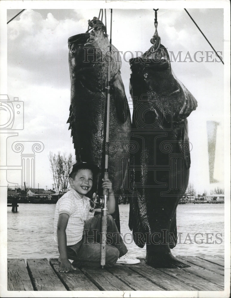 1994 Press Photo Giant Grouper caught by E L Jones - RSH73027 - RSH73027 - Historic Images