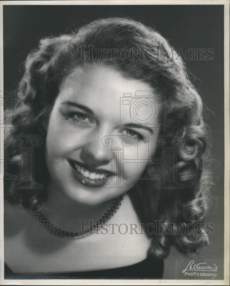 1948 Model Mrs. Janell Gail WIlcox  - Historic Images