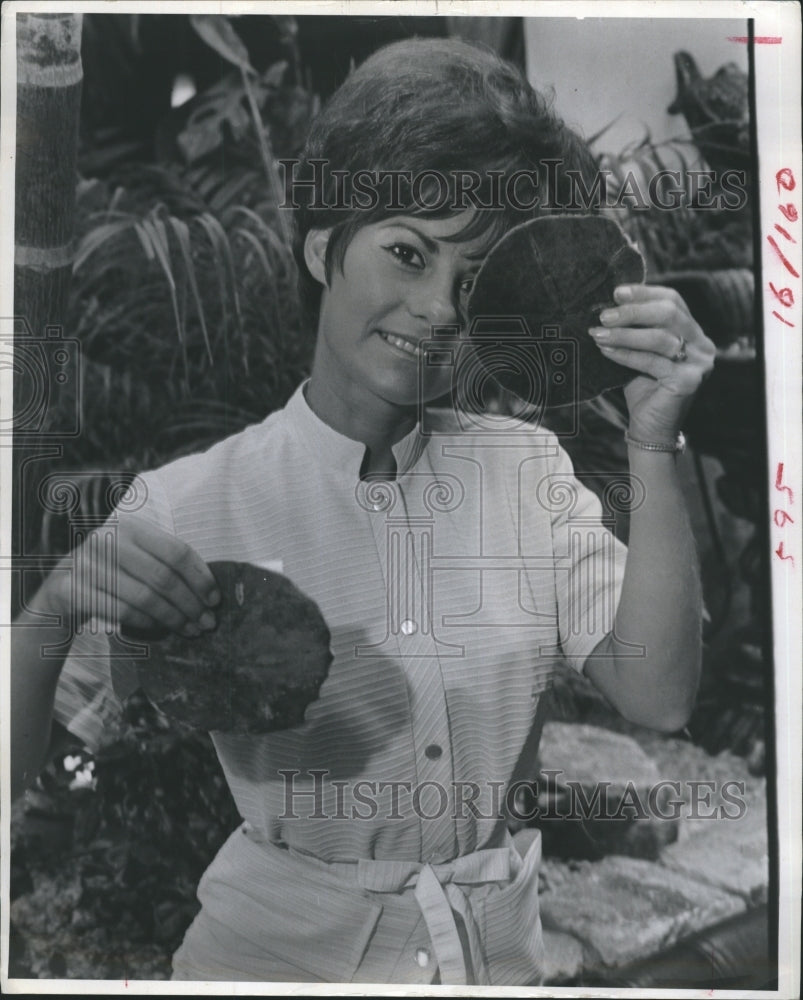 1969 Sand Dollar Contest Mrs. Wesley - Historic Images