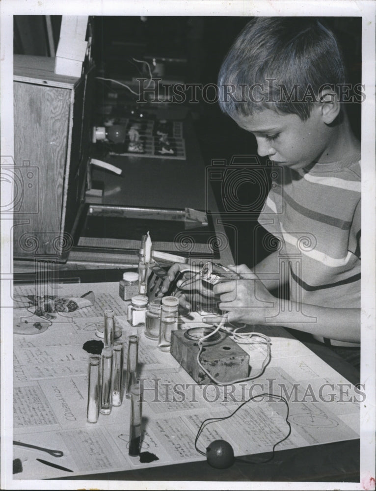 Alvin Ludwick & His 3rd Grade Science Project for Northshore School - Historic Images