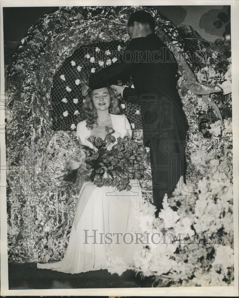 goddess crowned at Sea Goddess Festival, Clearwater, Florida - Historic Images