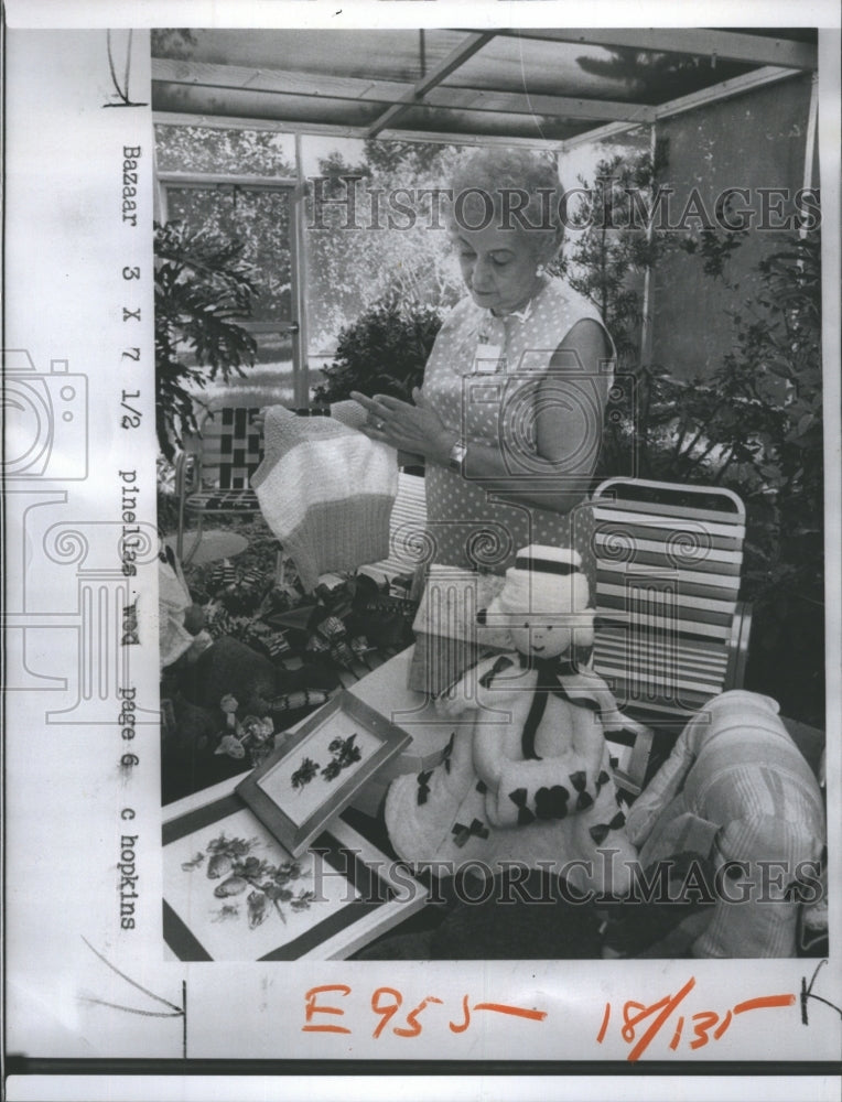 1973 Press Photo Annual Bazaar Is Sponsored by Sea Gulls Coffee Club - Historic Images