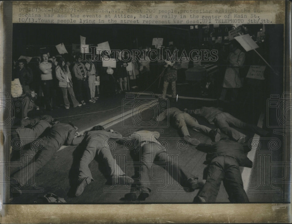 1971 People protesting  - Historic Images