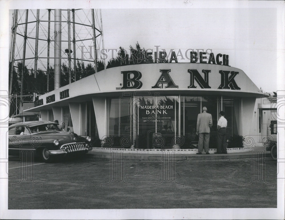 1964 spectators looking after FBI arrived - Historic Images