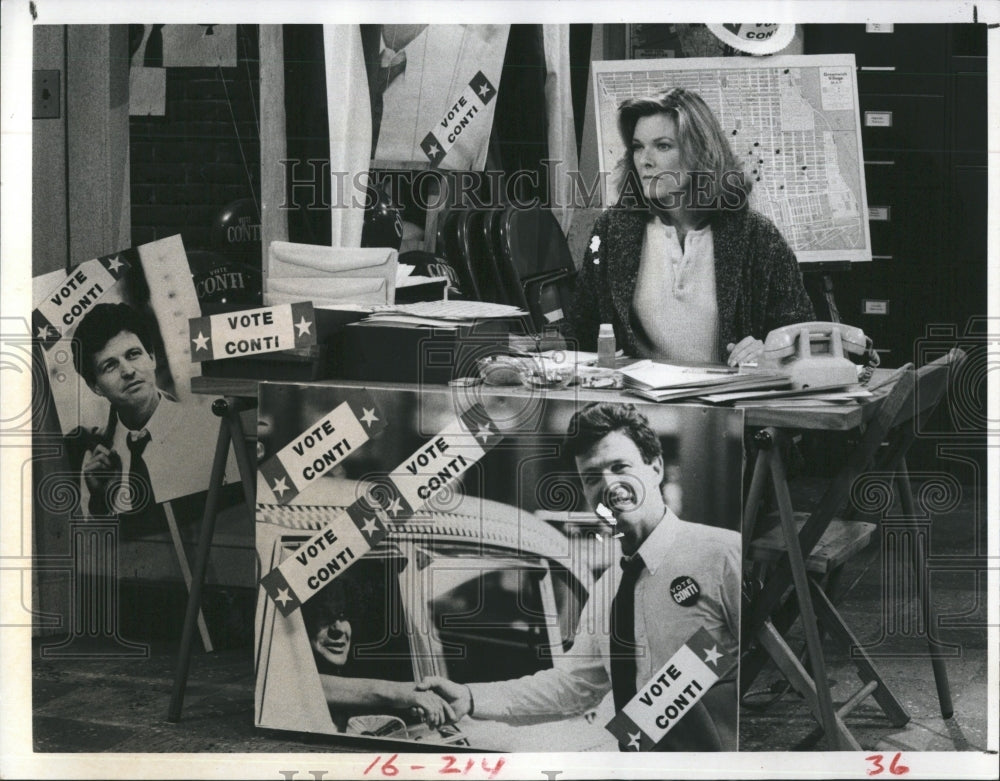 1984  Actress Jane Curtain stars in "Kate & Allie" - Historic Images