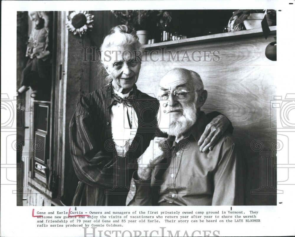 1987 Gene & Earle Curtis owners & managers of 1st privately owned - Historic Images