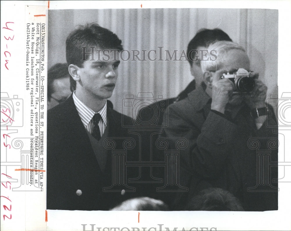 1996 Press Photo Scott Mc.Quigg questions Pres. Reagan. - Historic Images