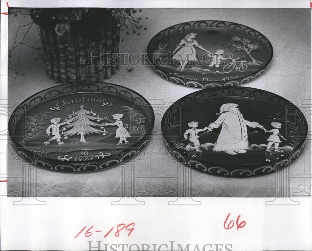 1932 Christmas plates made by the science center guild - Historic Images