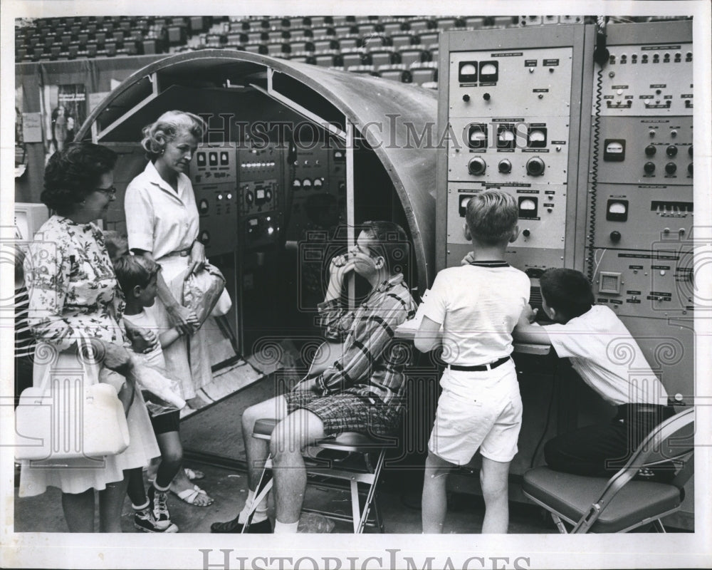 1965 Steve Barton explain Project Mars Flight Exhibit Science Center - Historic Images