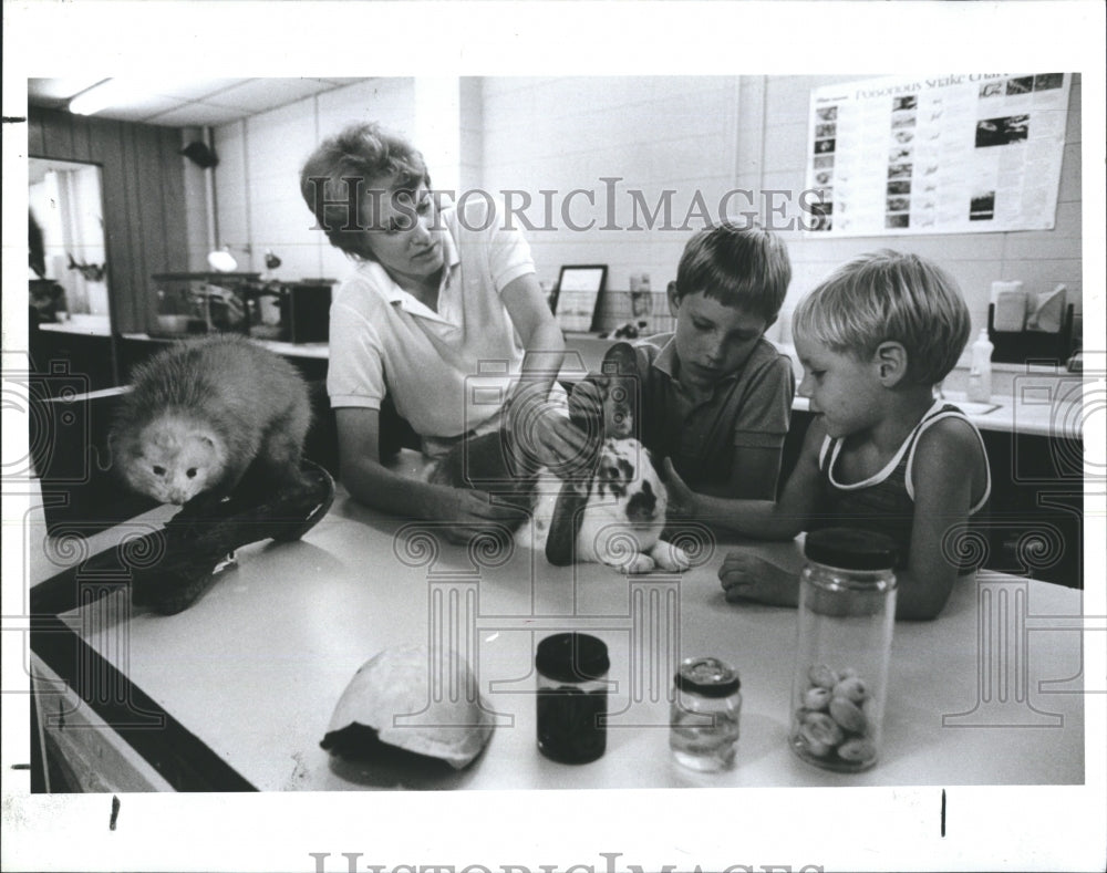 1988 Phillip & Paul Martin & animal curator Donna Vitale  - Historic Images