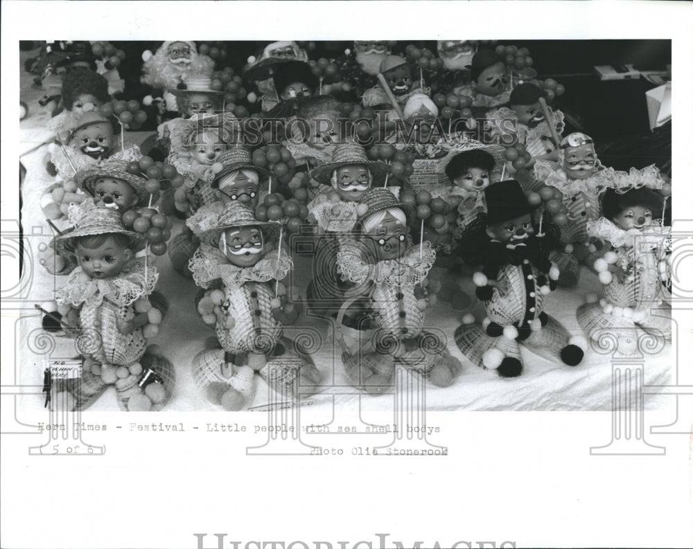 1990 Press Photo Sea Shell Art Doll Figures At Masaryktown Arts Festival - Historic Images