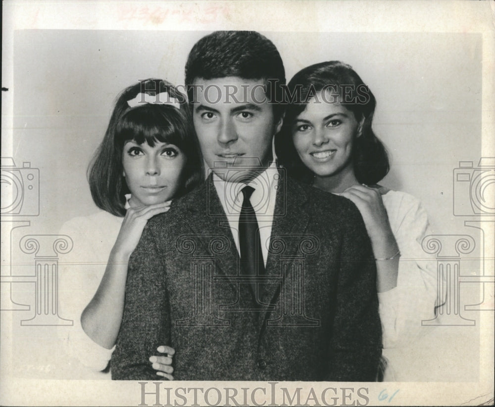 1968 Nancy Sinatra and Claudia Martin James Darren  - Historic Images