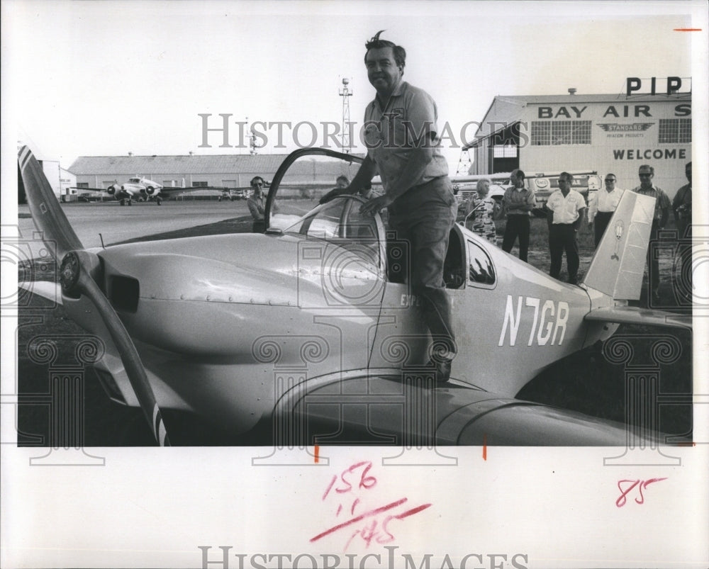 1973 George Read the man in the picture  - Historic Images