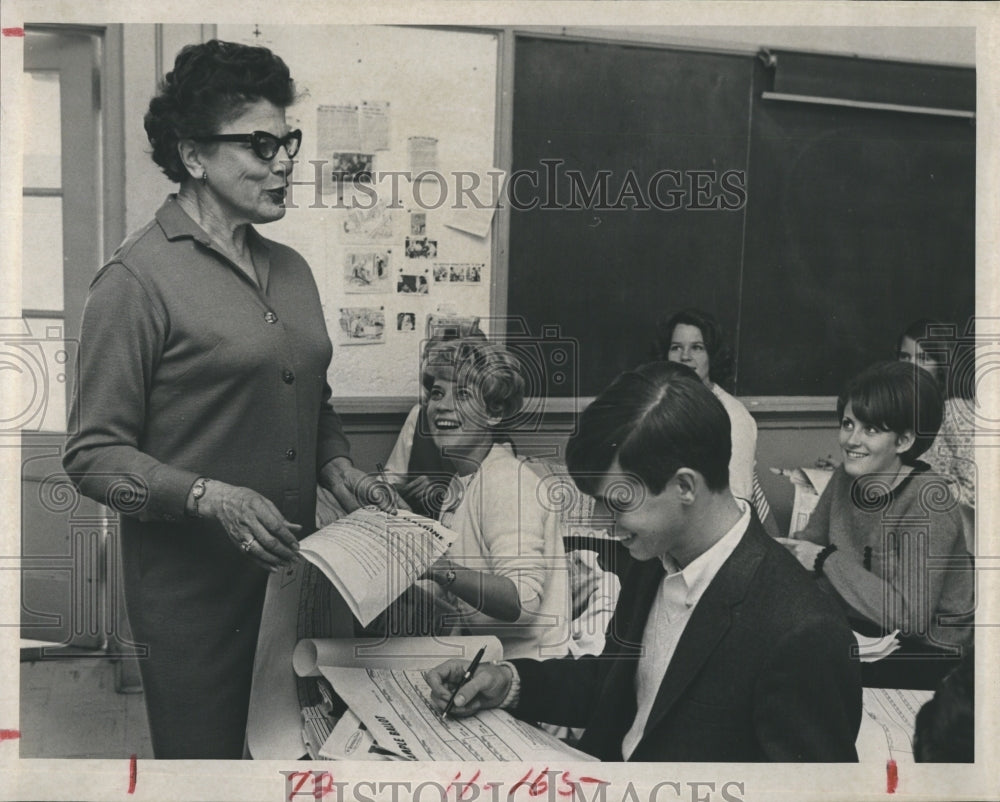 1966 Mrs. Clara Read with her American Government Class - Historic Images