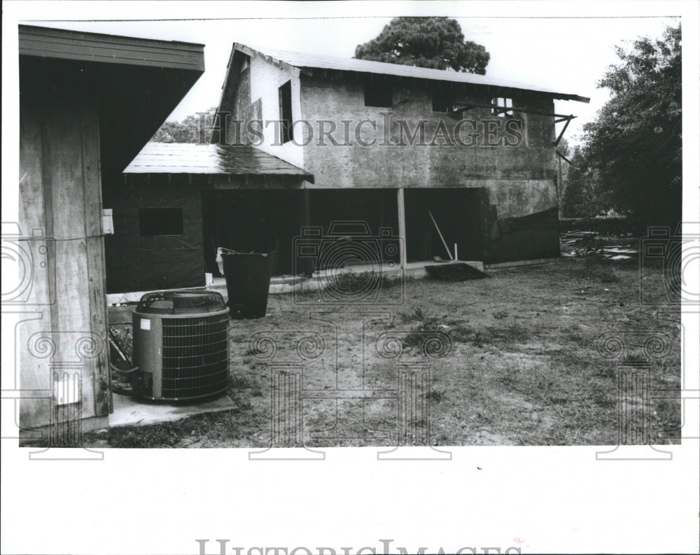 1992 Denise Mercuri house threatened by fines - Historic Images