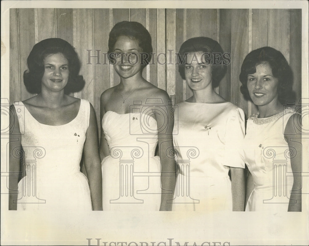 1964 Barbara Meloche and others posing for a picture - Historic Images