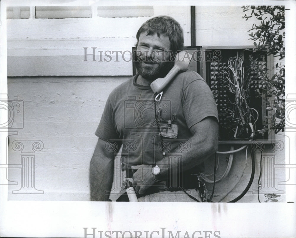 1981 telephone repairman Dave Muller mauled by dogs - Historic Images