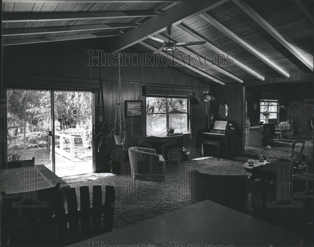 1980 Vacation House of Bill and Sallie Peters. - Historic Images