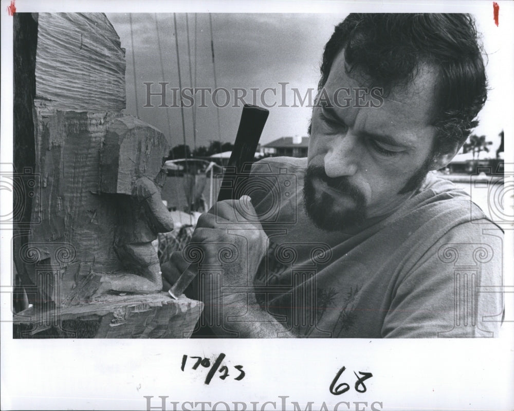 1981 Artist Al Muenster Creates Sculpture At John's Pass Art Show - Historic Images