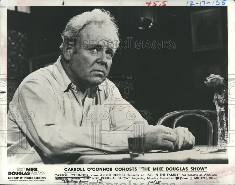 1979 Carroll O&#39;Connor host &quot;The Mike Douglas Show&quot;  - Historic Images