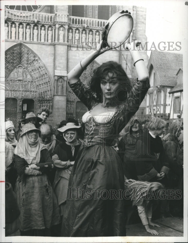 1983 Lesley - Historic Images