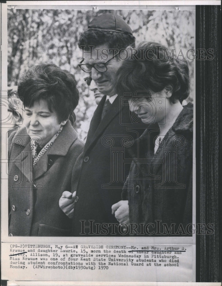 1970 Mr. &amp; Mrs. Arthur Krause &amp; Laurie Krause Mourn Daughter&#39;s Death - Historic Images