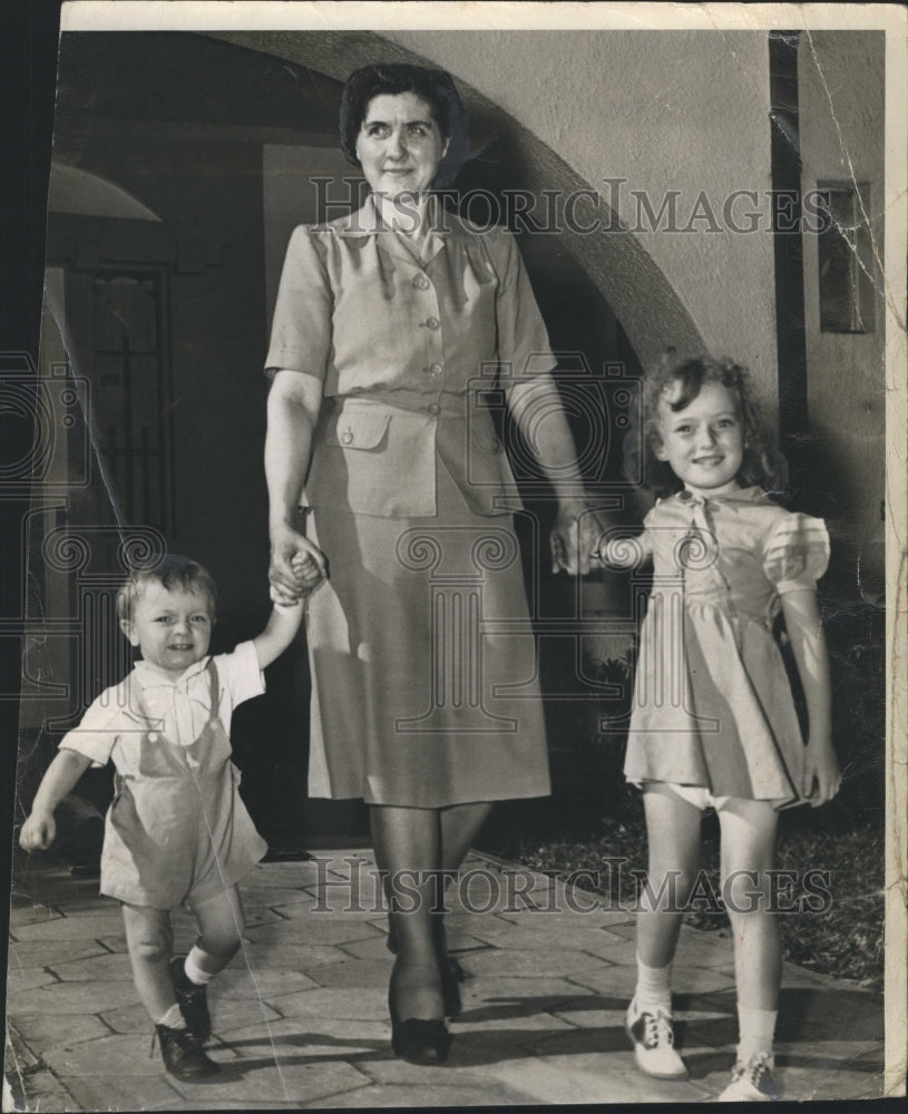 1948 Mrs. Aaron Meckel, Stephen Meckel & Valerie Meckel  - Historic Images