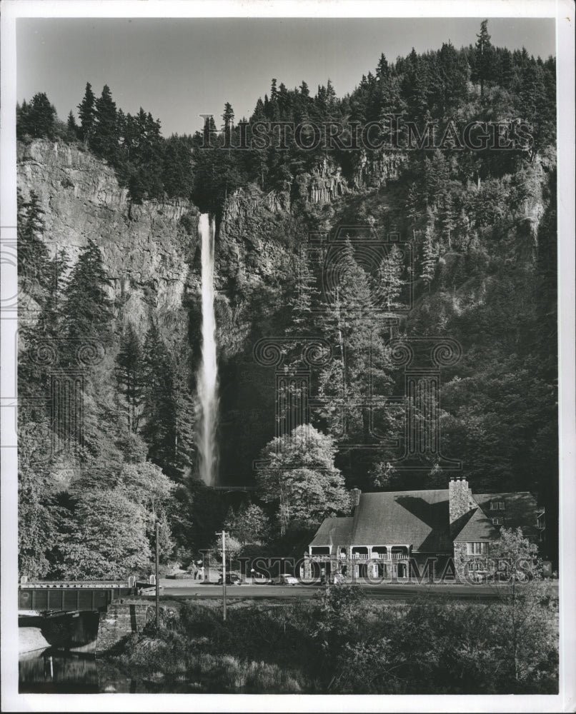 Press Photo Cottage Alone the Columbia River - Historic Images